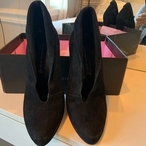 Pumptie Black Suede Shoe
